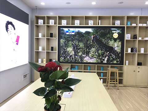 昆明星耀手機城華為體驗店-室內(nèi)P2.5全彩屏