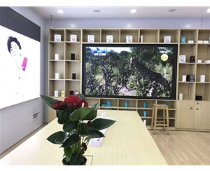 昆明星耀手機(jī)城華為體驗店-室內(nèi)P2.5全彩屏